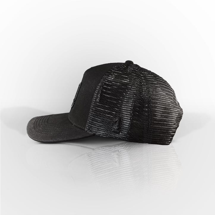 UUNO Logo Hat - Black and Black